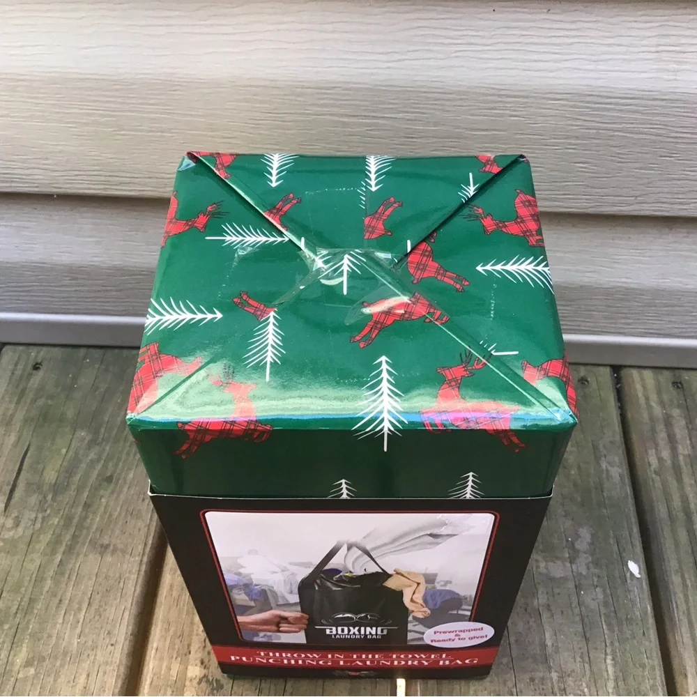 🎄🎅🏻 NIB Pre Wrapped Throw in the Towel Punching Laundry Bag, Great Gift!